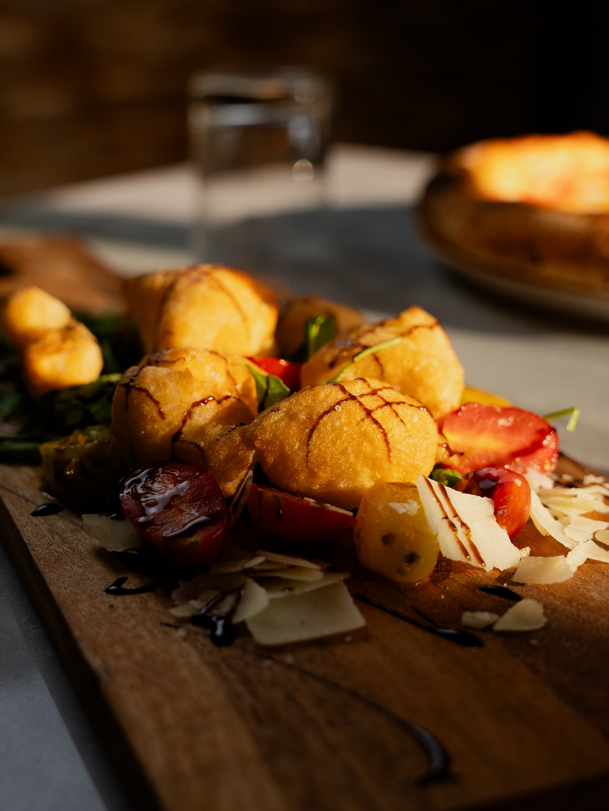 Shooting culinaire Da Luna — pizza coupée en parts